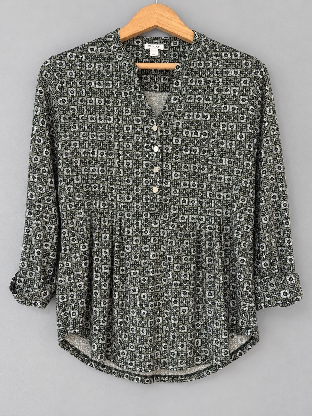 Westport Women’s Small Olive Green Geometric Floral Roll Tab Sleeve Blouse